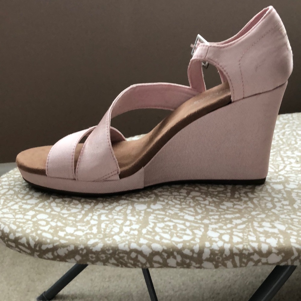 Tom’s dress wedges